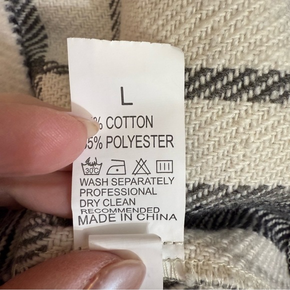 Black & white Buffalo plaid cropped Shacket size Large Shein - Picture 8 of 8